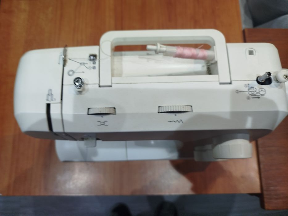 Máquina de Costura Portátil