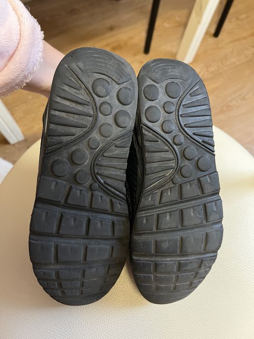 Чёрные Кроссовки Fila  36р. 22 см стелька. Оригинал