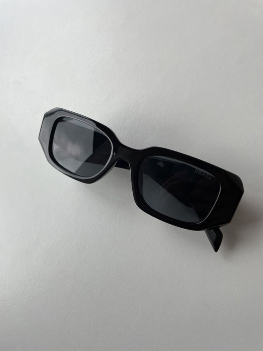 Óculos pretos Prada