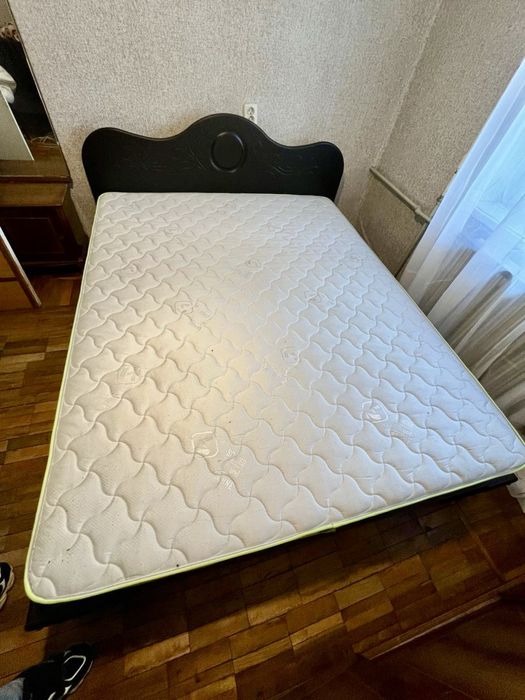 Ліжко з матрацом