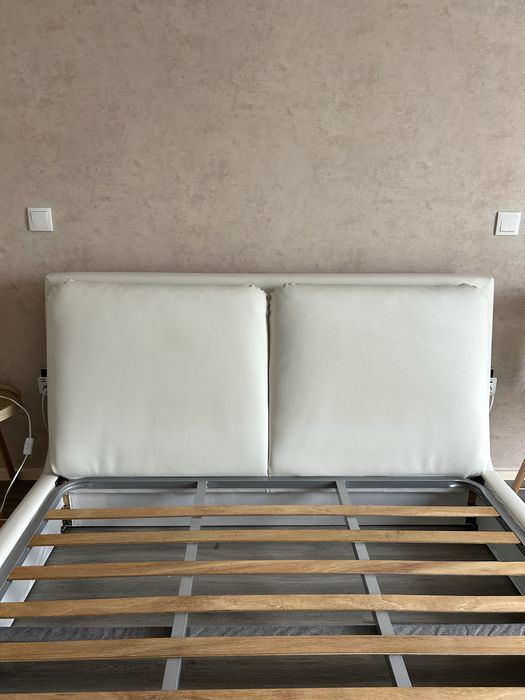 Cama casal 160x200 Pele sintetica com estrado