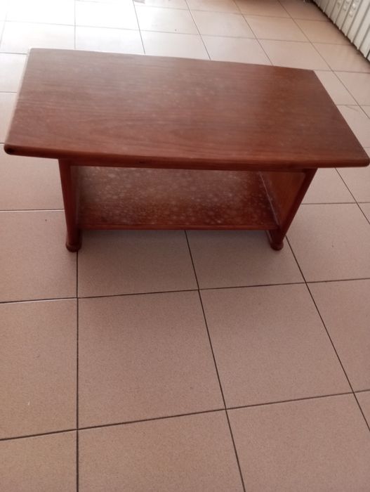 Vendo mesa em madeira maciça