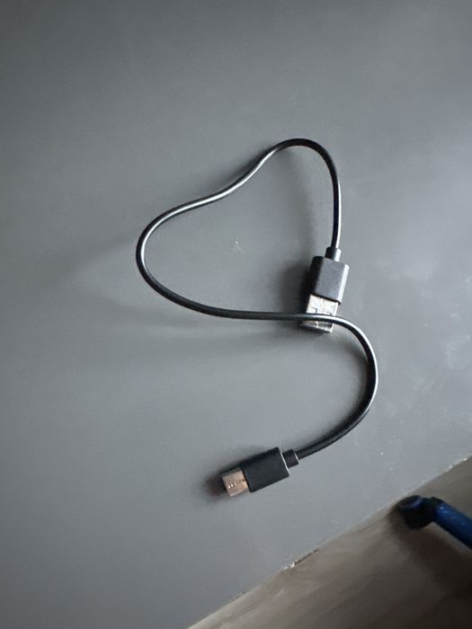 Krótki czarny kabel USB-A na micro-USB / USB-C – do ładowarki, powerbanka