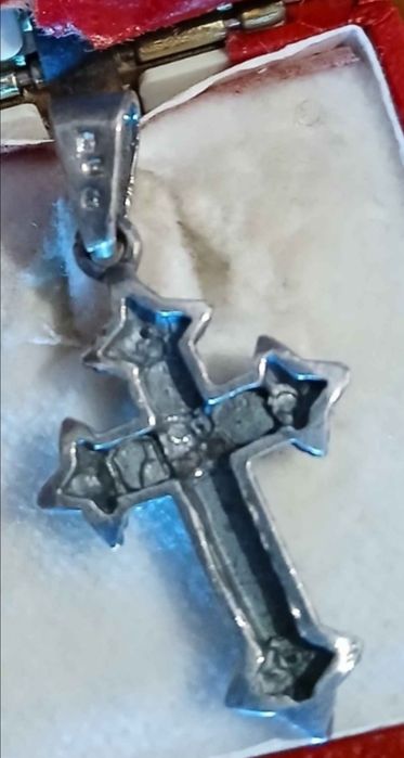 Cruz centenária de prata e ouro com 3 punções de lei.