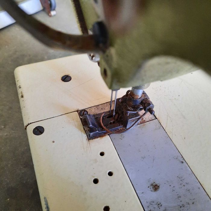 Máquina de costura Rimoldi. Itália.