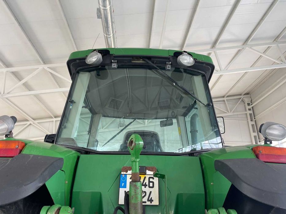 John Deere 8220-2002 року