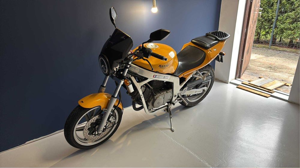 Hyosung 125 GT Naked