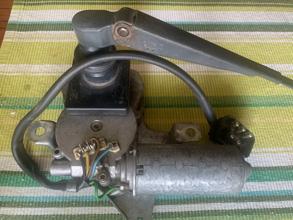 Моторчик дворники крышки mercedes w124 универсал Bosch ADO 12V.
