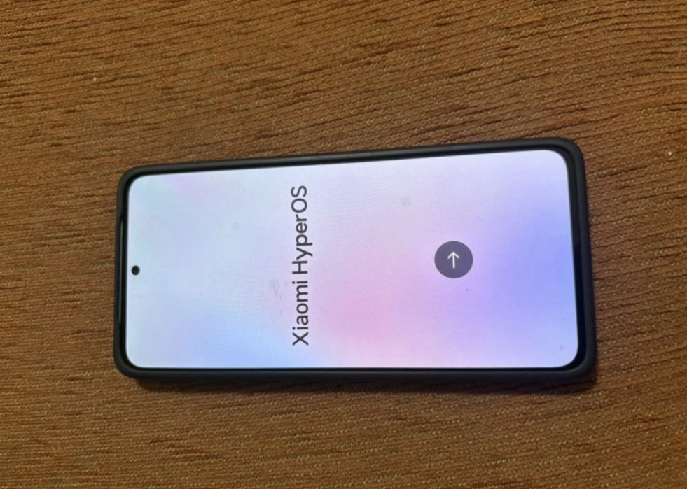 Smartphone Xiaomi Redmi Note 14 5G em tom verde