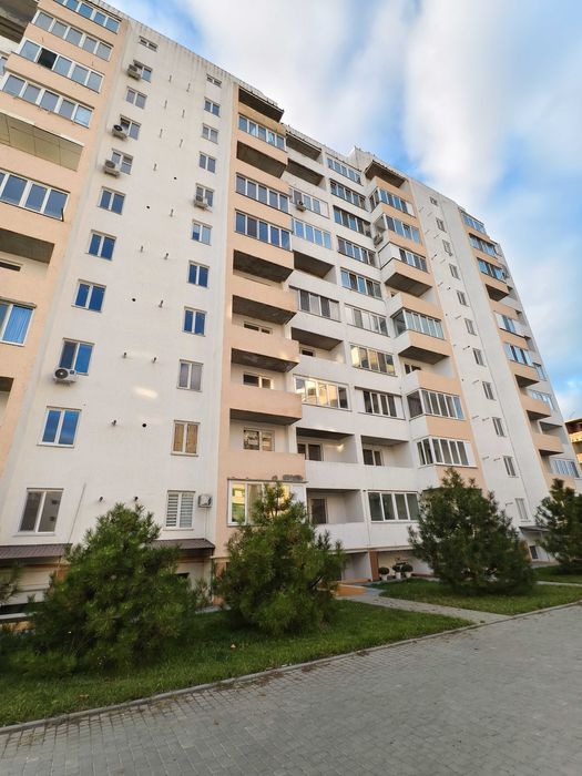 Продам квартиру в Хлебодарском в новом кирпичном доме, средний этаж