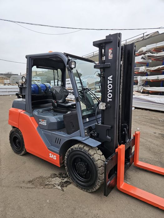 Навантажувач вилковий Toyota 4 тонни. Вилочный погрузчик Тойота 4 т