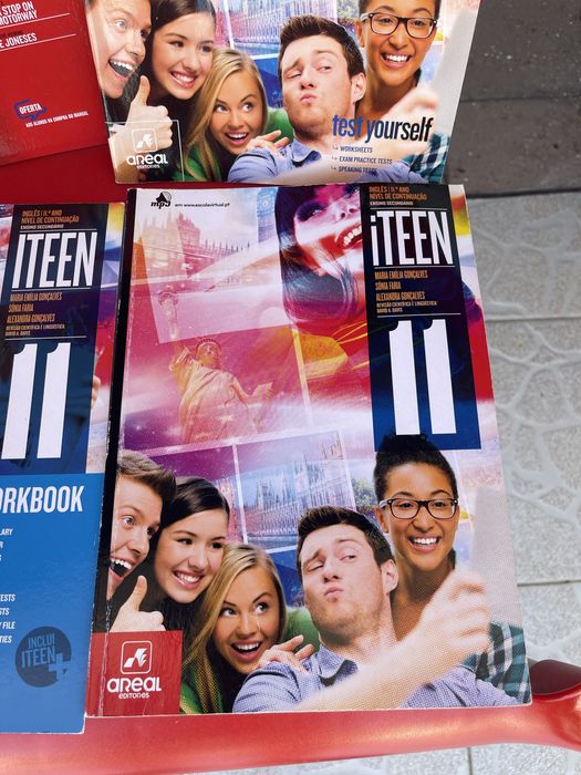 Livro Inglês 11.ºAno - iTeen - ÓTIMO ESTADO