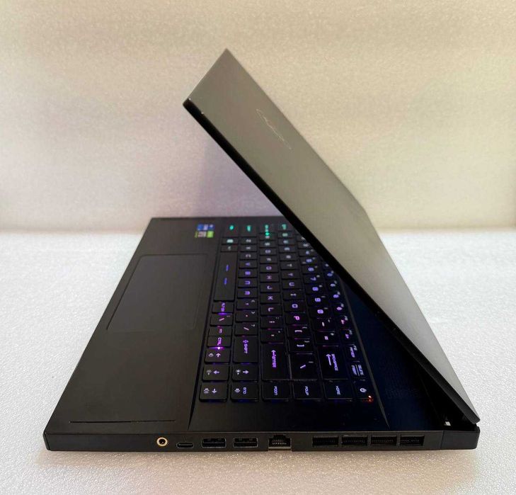Ігровий ноутбук MSI Creator 15 A11UH/4K OLED/Intel Core i7-11800H/ NVIDIA GeForce RTX 3080 8GB/1TB/16GB
