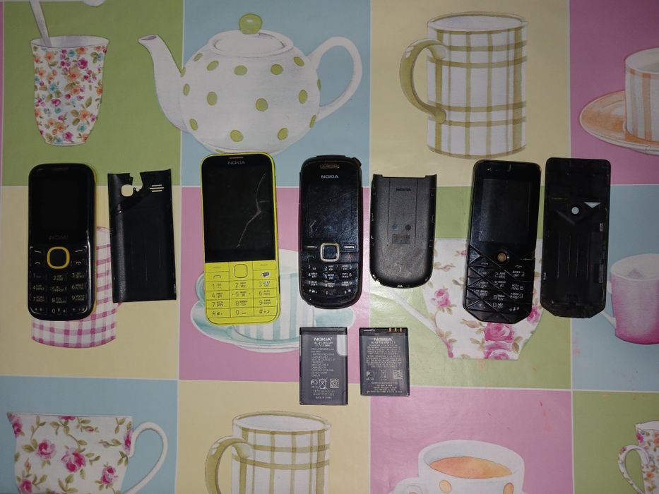 Телефоны кнопочные.