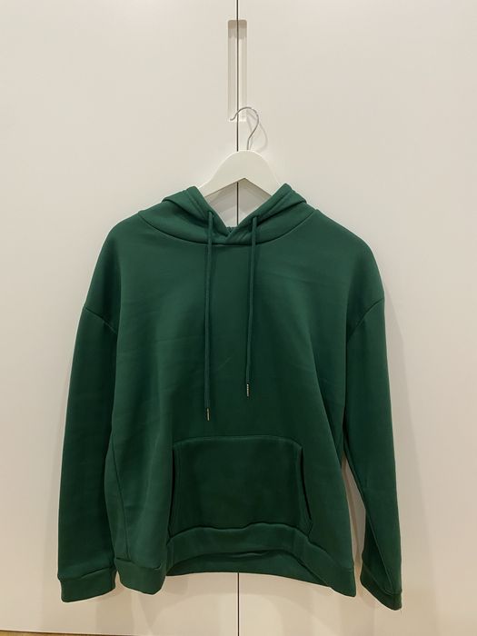 Casacos sweats e vestidos por 10€