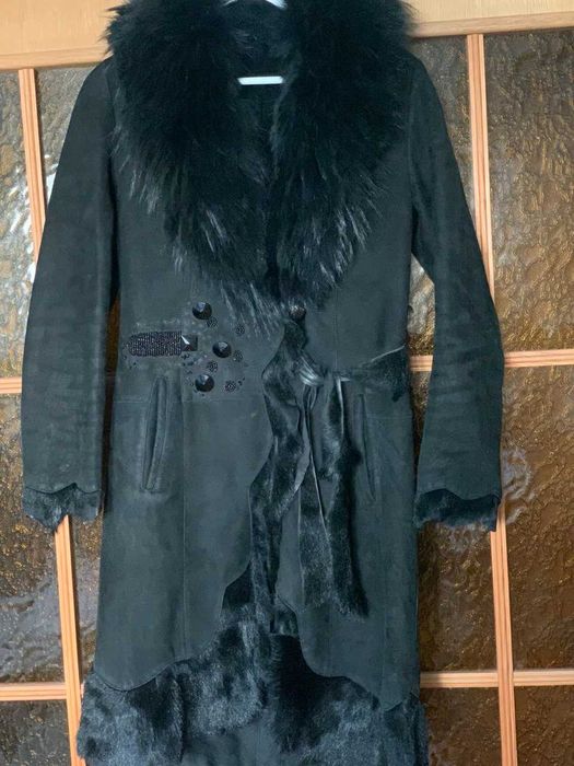 Дублёнка модная современная енот и стразами мех