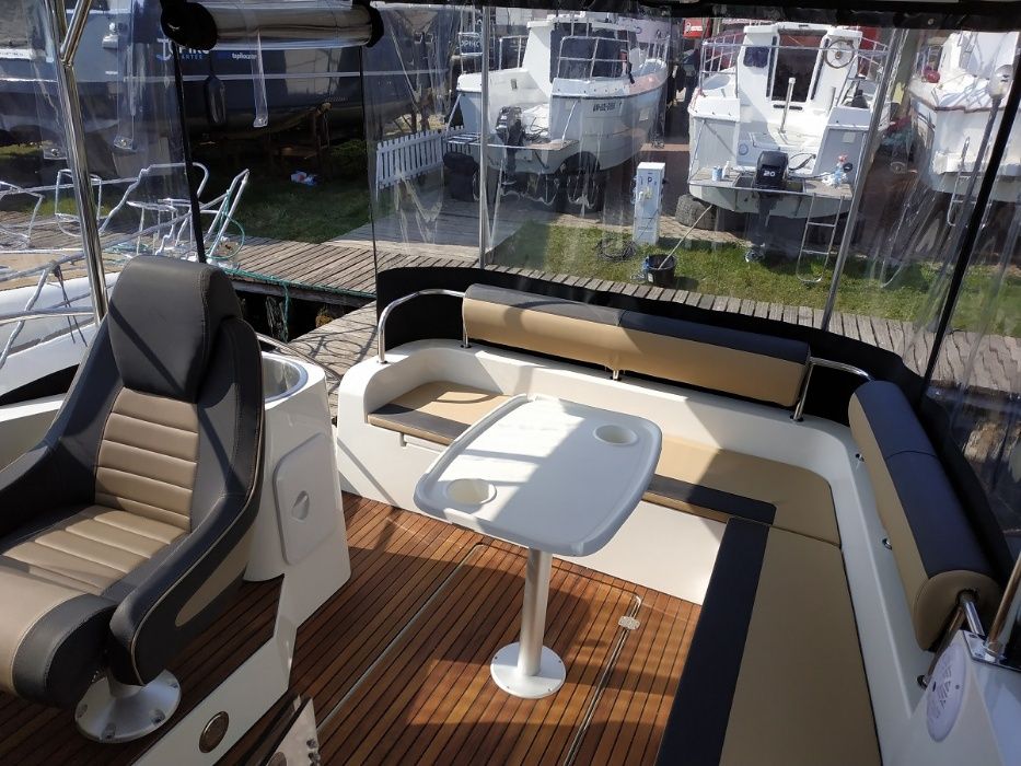 Czarter jachtu  motorowego Futura 900  stillo promocja