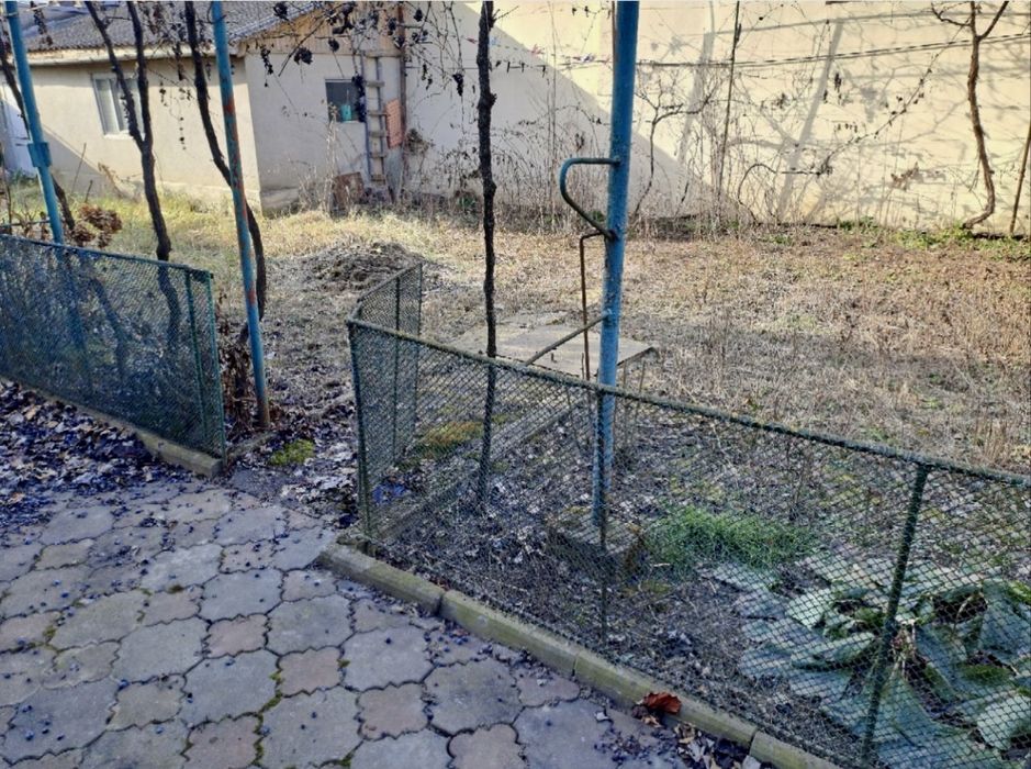 Продається напівособняк в центральній частині міста