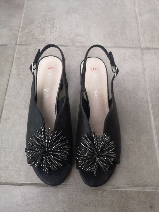 Buty na koturnie