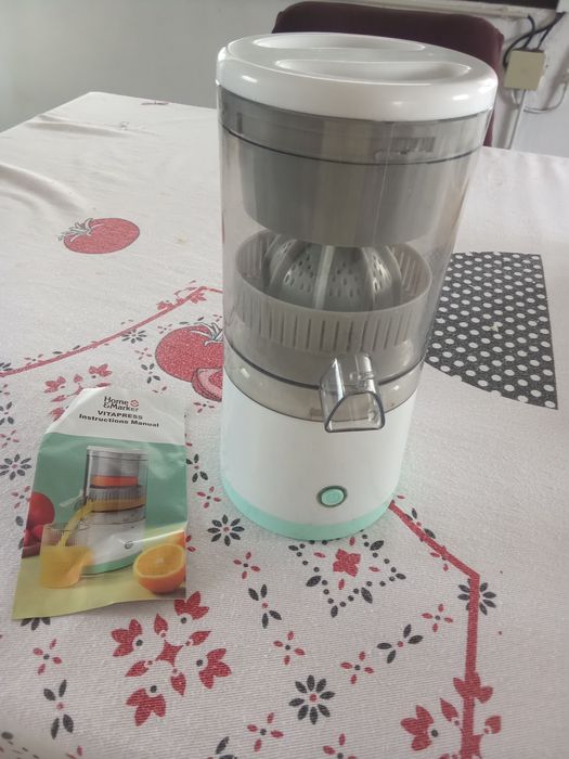 Espremedor de citrinos novo