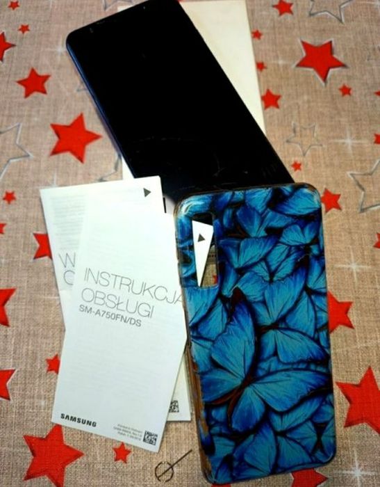 Samsung Galaxy A7 2018  w kolorze niebieskim