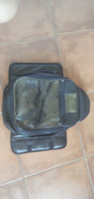 Mochila com imans para depósito de mota