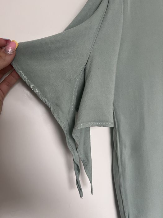 Zielona bluzka z wiązaniem