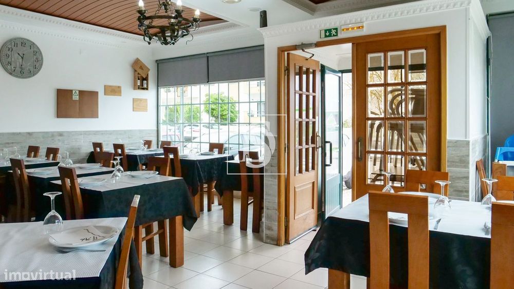 Oportunidade única de adquirir um restaurante em pleno funcionamento,