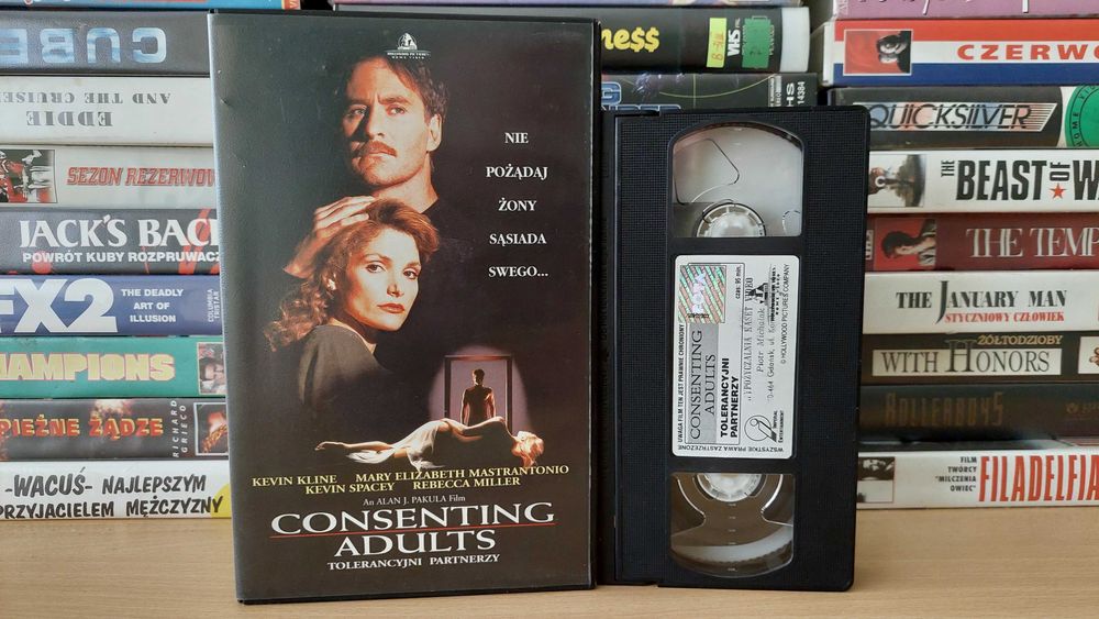 Tolerancyjni Partnerzy (Consenting Adults) - VHS
