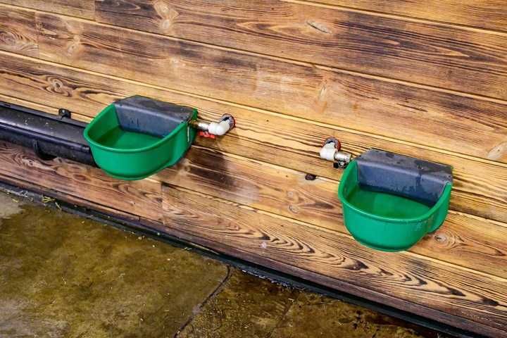 Poidło podgrzewane pływakowe SH 30 Bydło Konie 230V/73W lub 24 V/73W