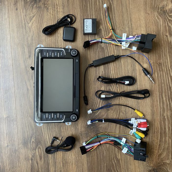 Ліцензійна Магнітола з CarPlay та Android Auto для VW/Skoda/Seat