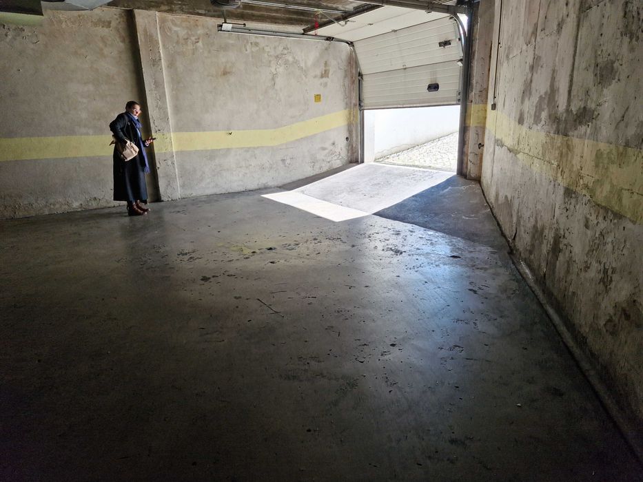 Arrenda-se Lugar de Garagem