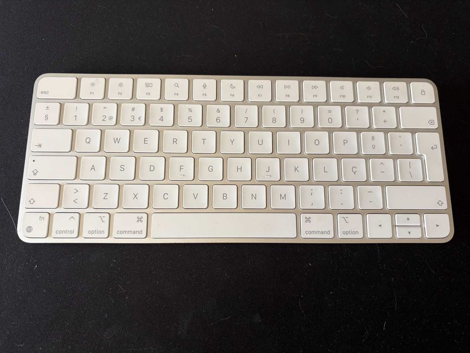 Apple Magic Keyboard (A2450)