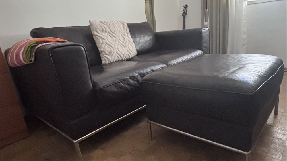 Sofa de 2 lugares + Puf