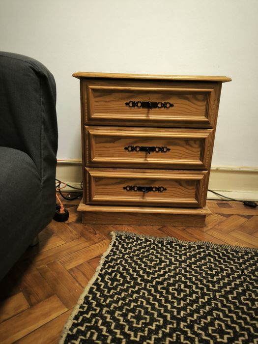 Mesa de cabeceira em madeira maciça – estilo rústico/vintage