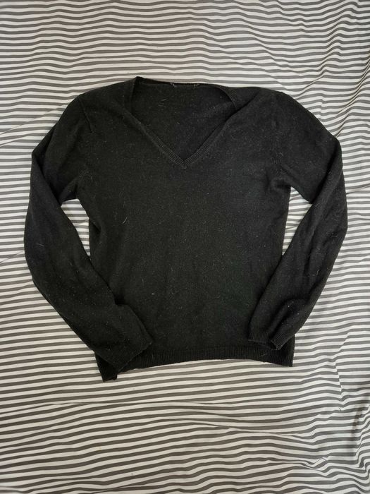Sprzedam czarny sweterek