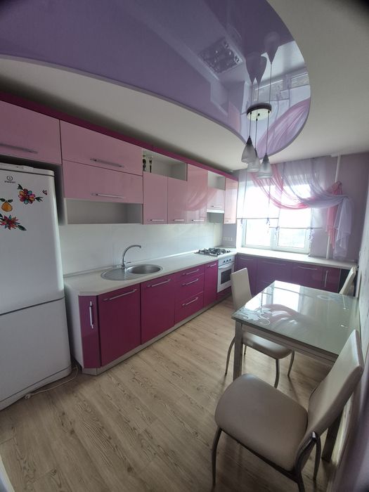 Продам  3 комнатную квартиру  в центре