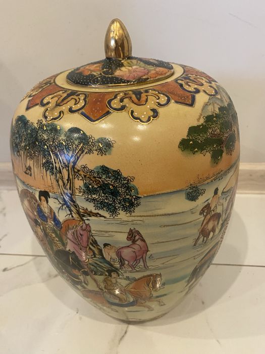 Porcelanowy wazon , waza chińska z pokrywką - duża !