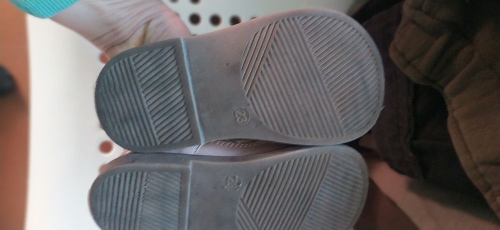 Туфельки для дівчинки