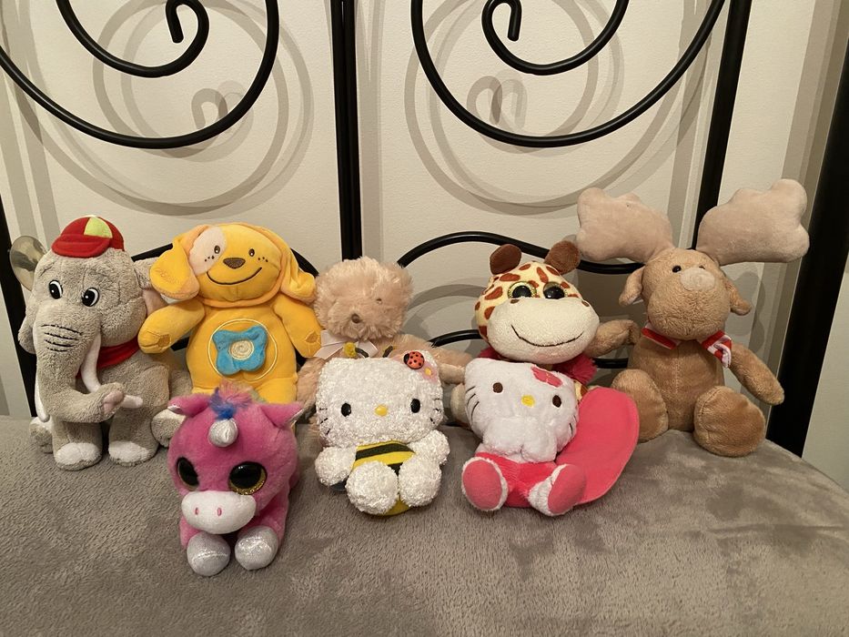 8 peluches quase novos (Chicco, Elphie, Spritz Hello kitty e outros)