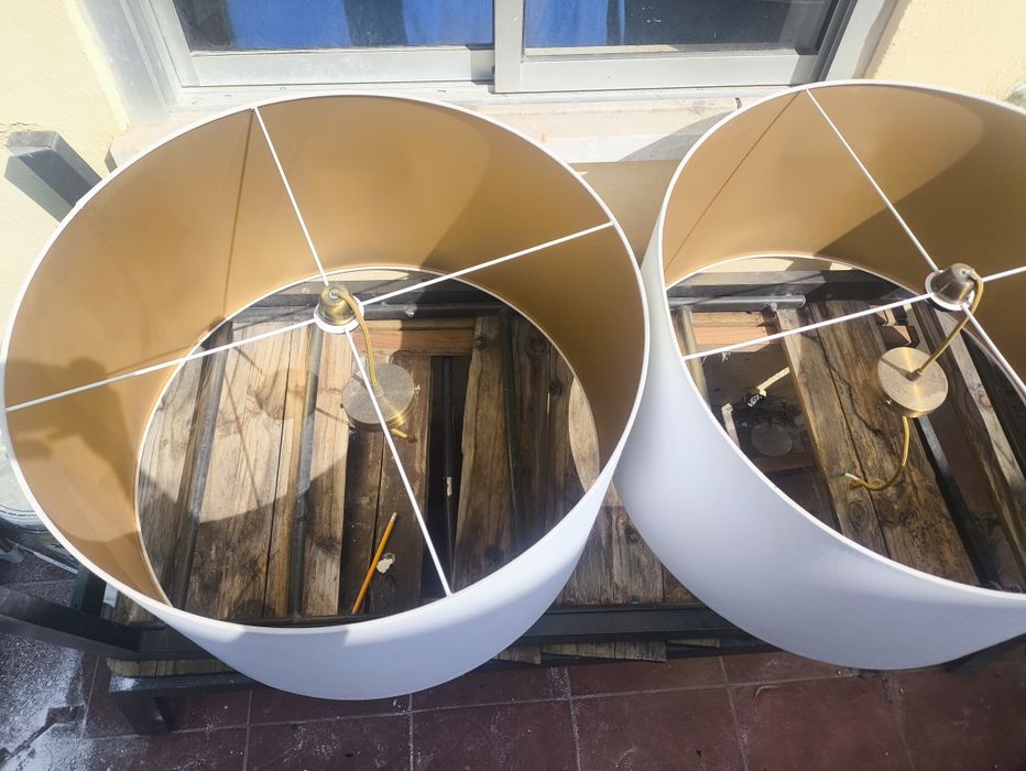 Par de Cúpulas / Abajures Grandes XL – Interior Dourado (Como Novas) 2 unidades