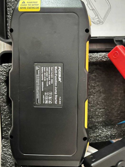 Foxsur FJS-800 ( ток 900А) 39800 мАг пусковий зарядний пристрій