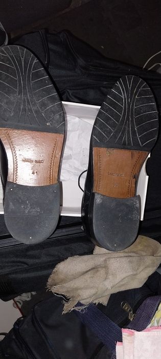 Sapatos em pele novos n.41