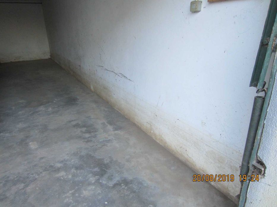 Alugo garagem no centro de Alijó