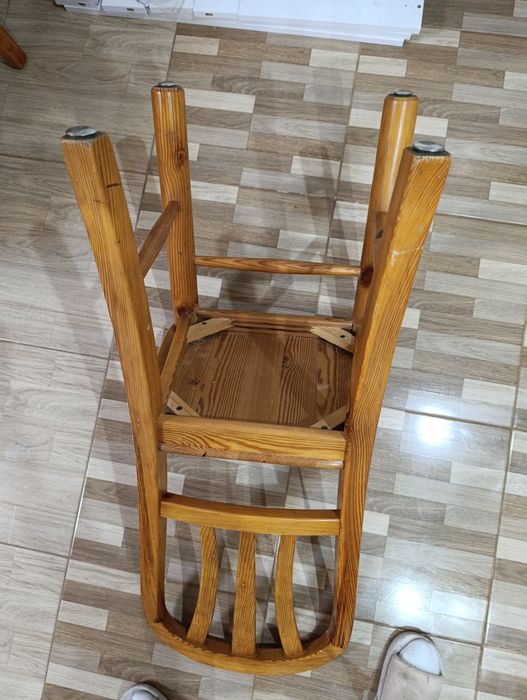 Дерев'яне крісло( обідній стілець)