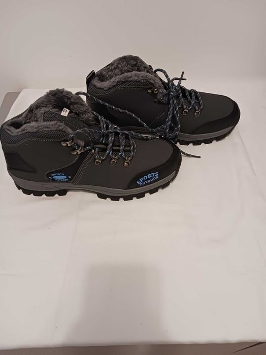 Vendo botas antiderrapantes n.43 novas com forro de feltro