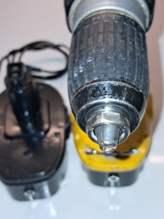 Aparafusadora berbequim DeWalt com percussão