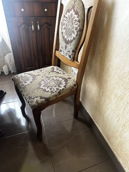 Стільці дубові в комплекті 8 штук