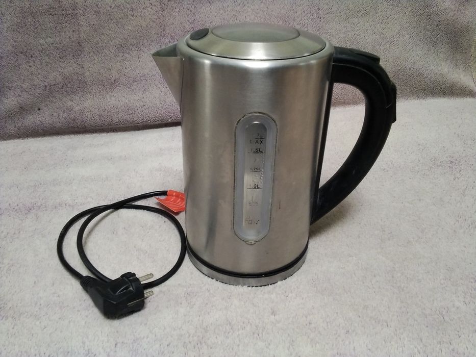 Электрочайник EDEKA с регулировкой температуры.