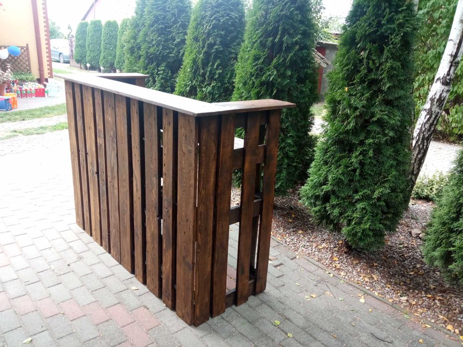 Drewniany bar z palet